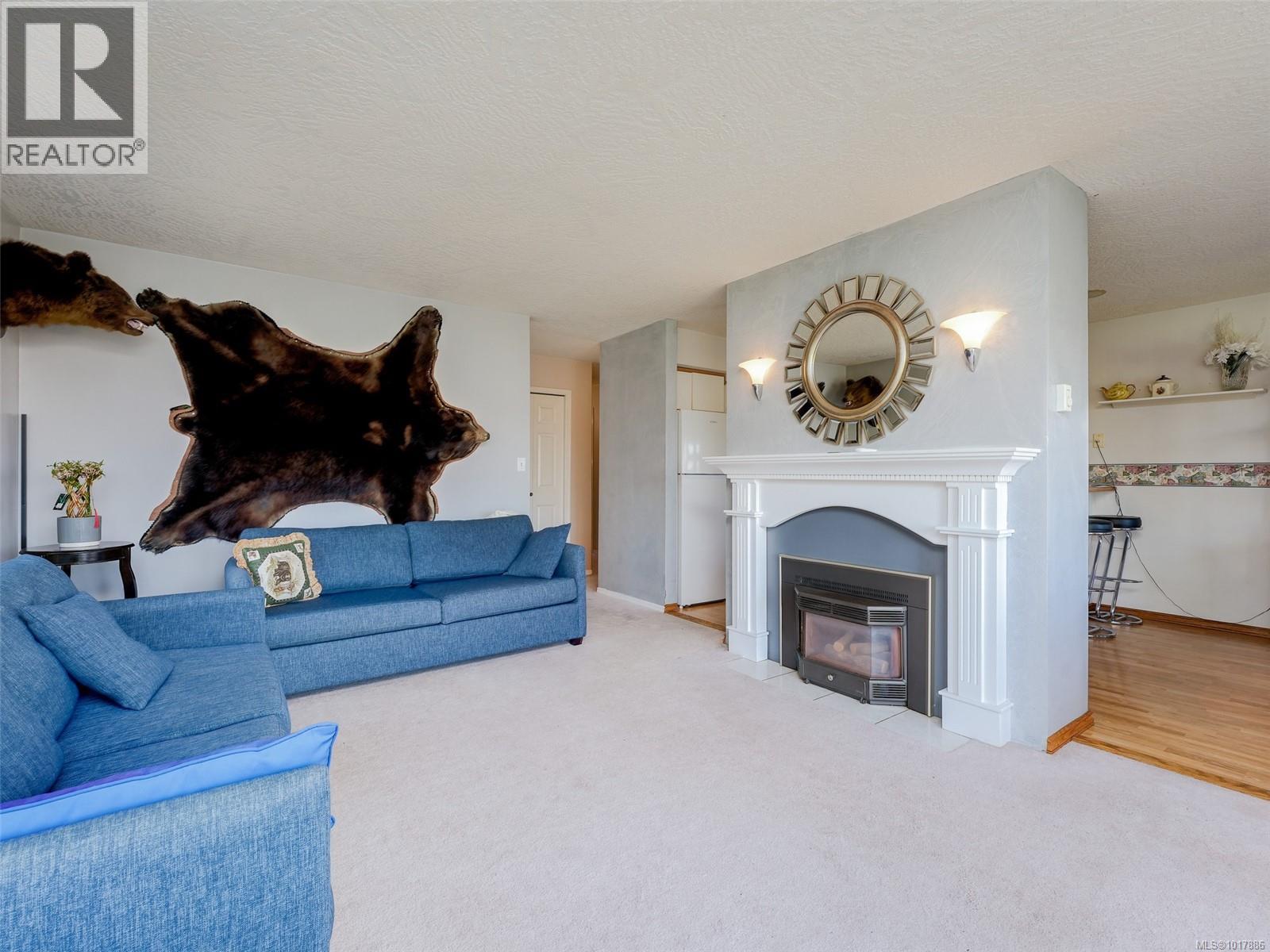 1265 Woodway Rd, Esquimalt, BC V9A 4W9