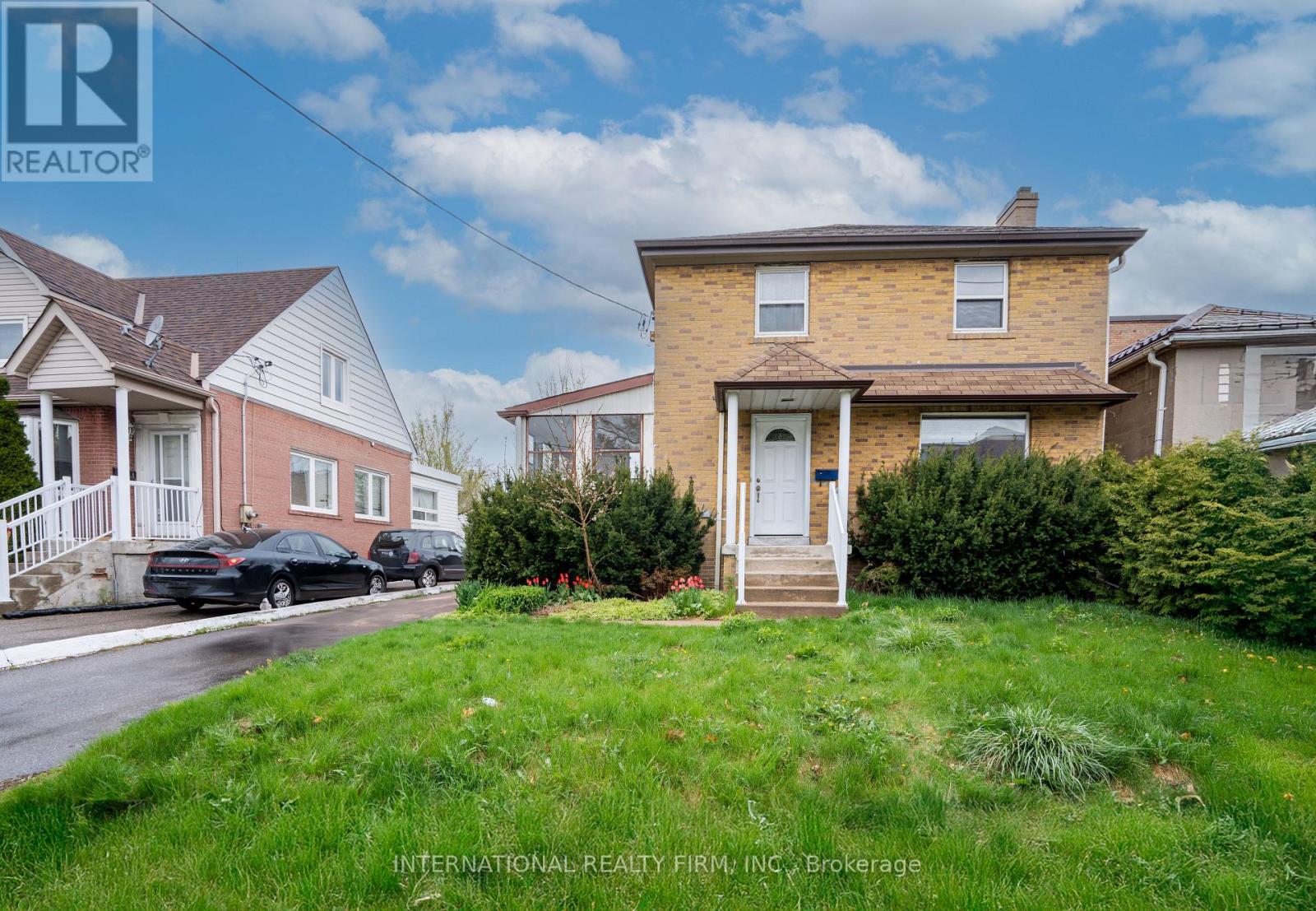 224 King St, Toronto, ON M9N 1L7