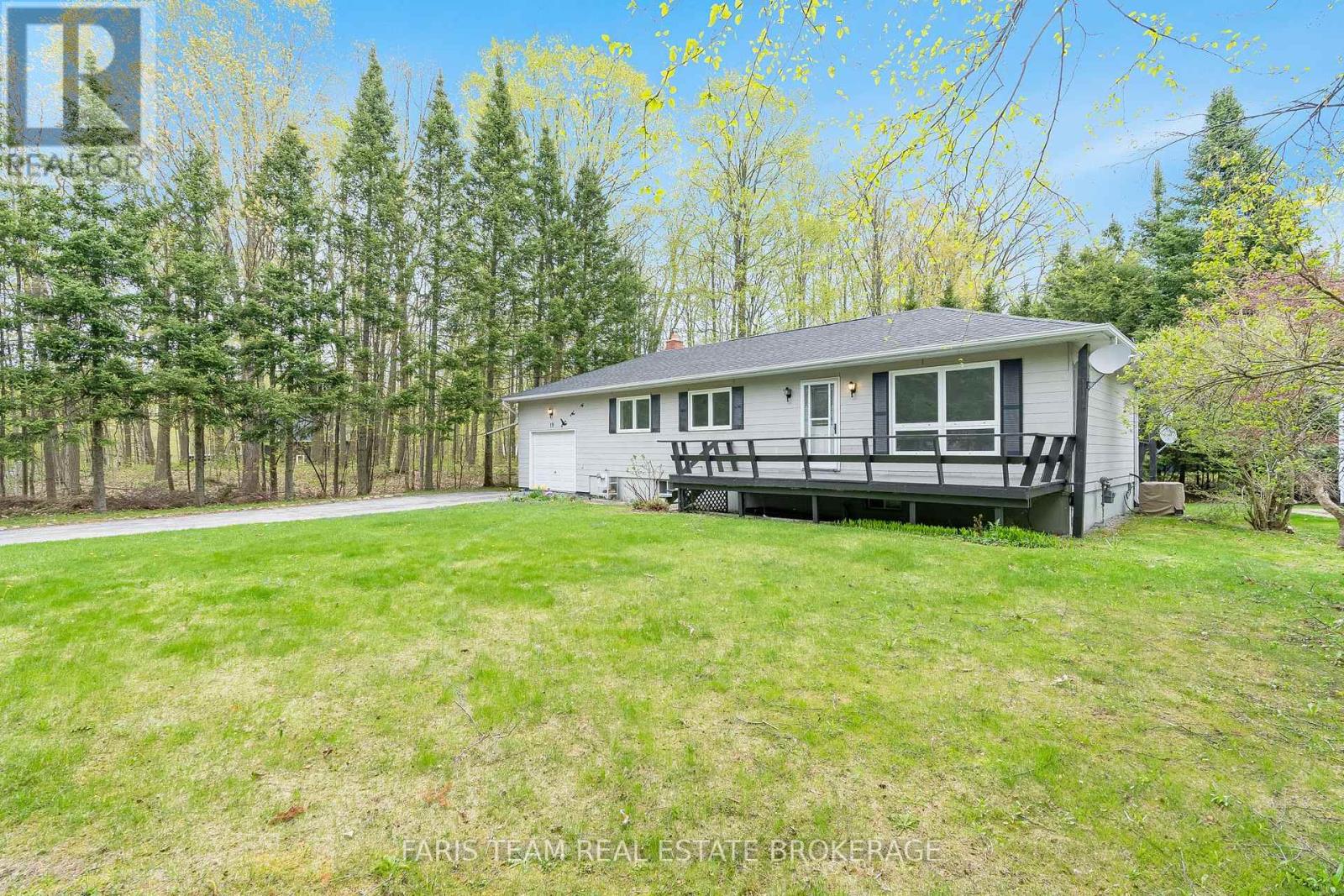 19 Wakunda Cres, Tiny, ON L9M 0B2
