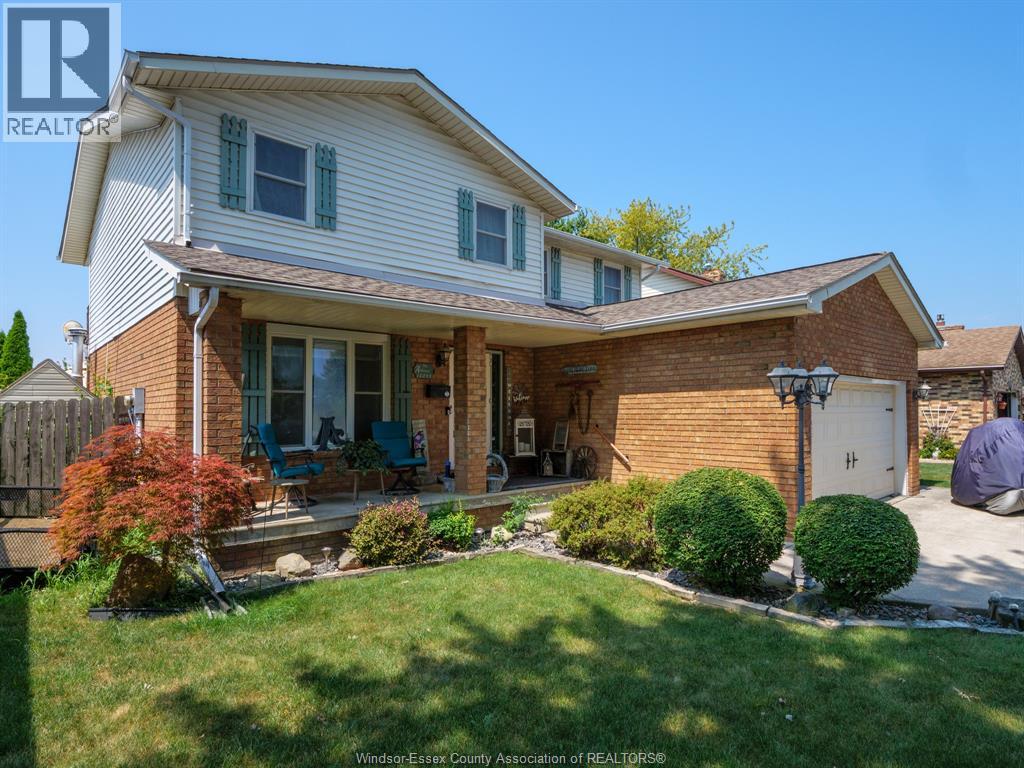 12033 St Thomas Cres, Tecumseh, ON N8N 3V6