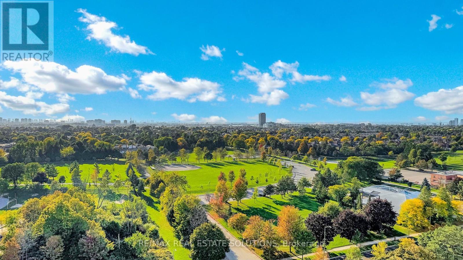 1611 330 Alton Towers Cir, Toronto, ON M1V 5H3