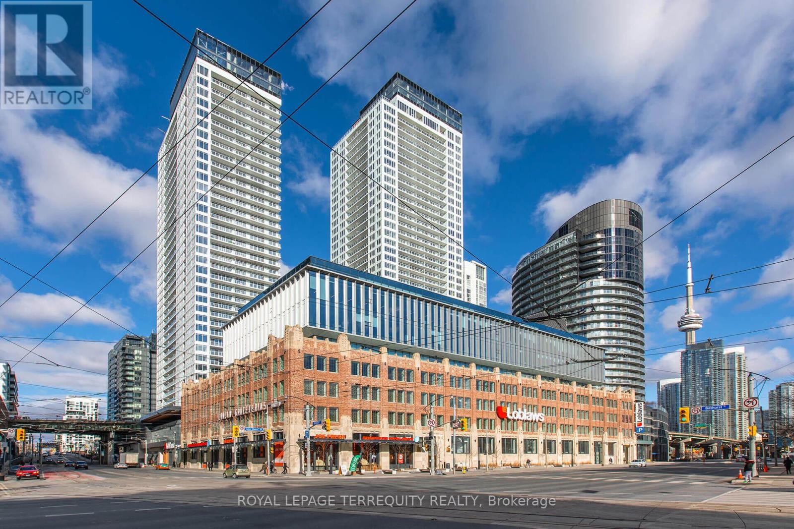 3010 19 Bathurst St, Toronto, ON M5V 0N2