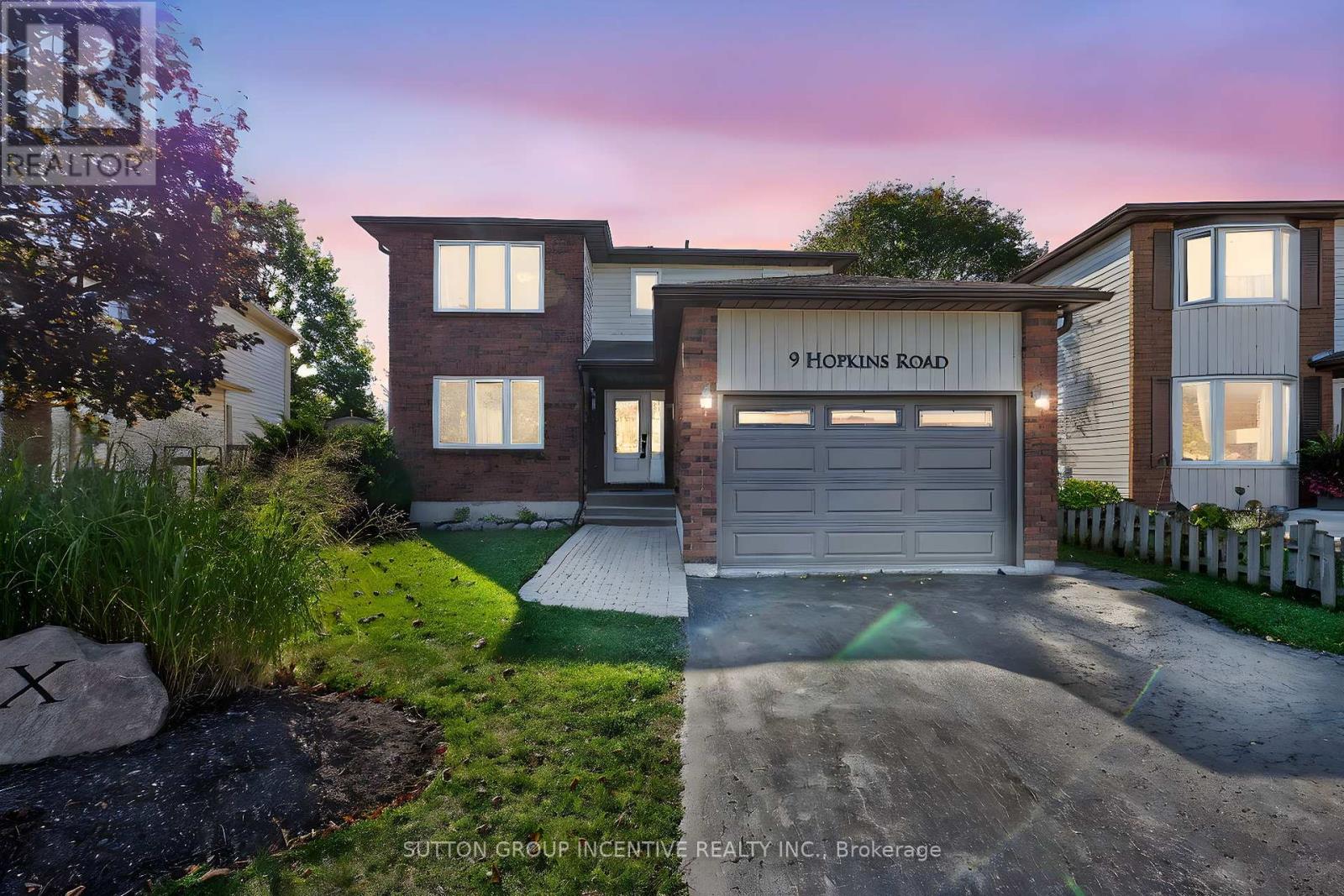 9 Hopkins Rd, Barrie, ON L4M 5X8