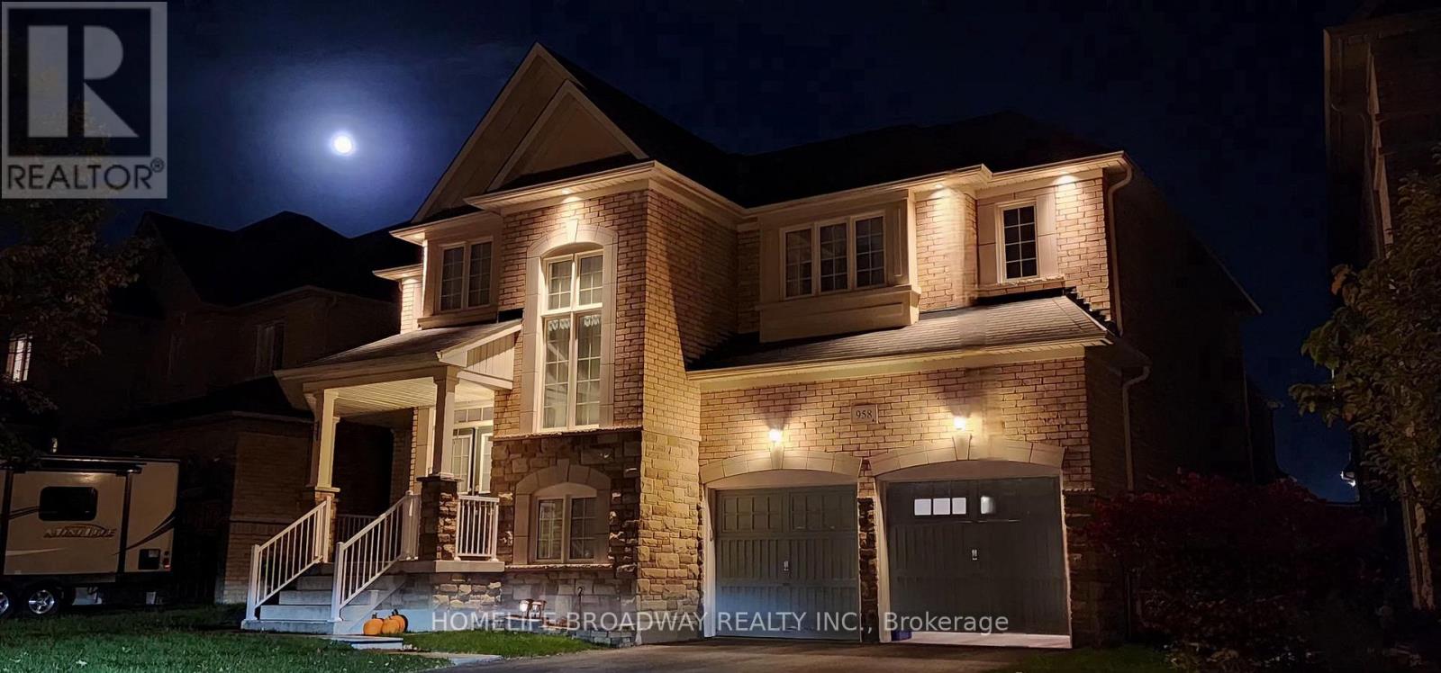 958 Goring Cir NW, Newmarket, ON L3X 0B5