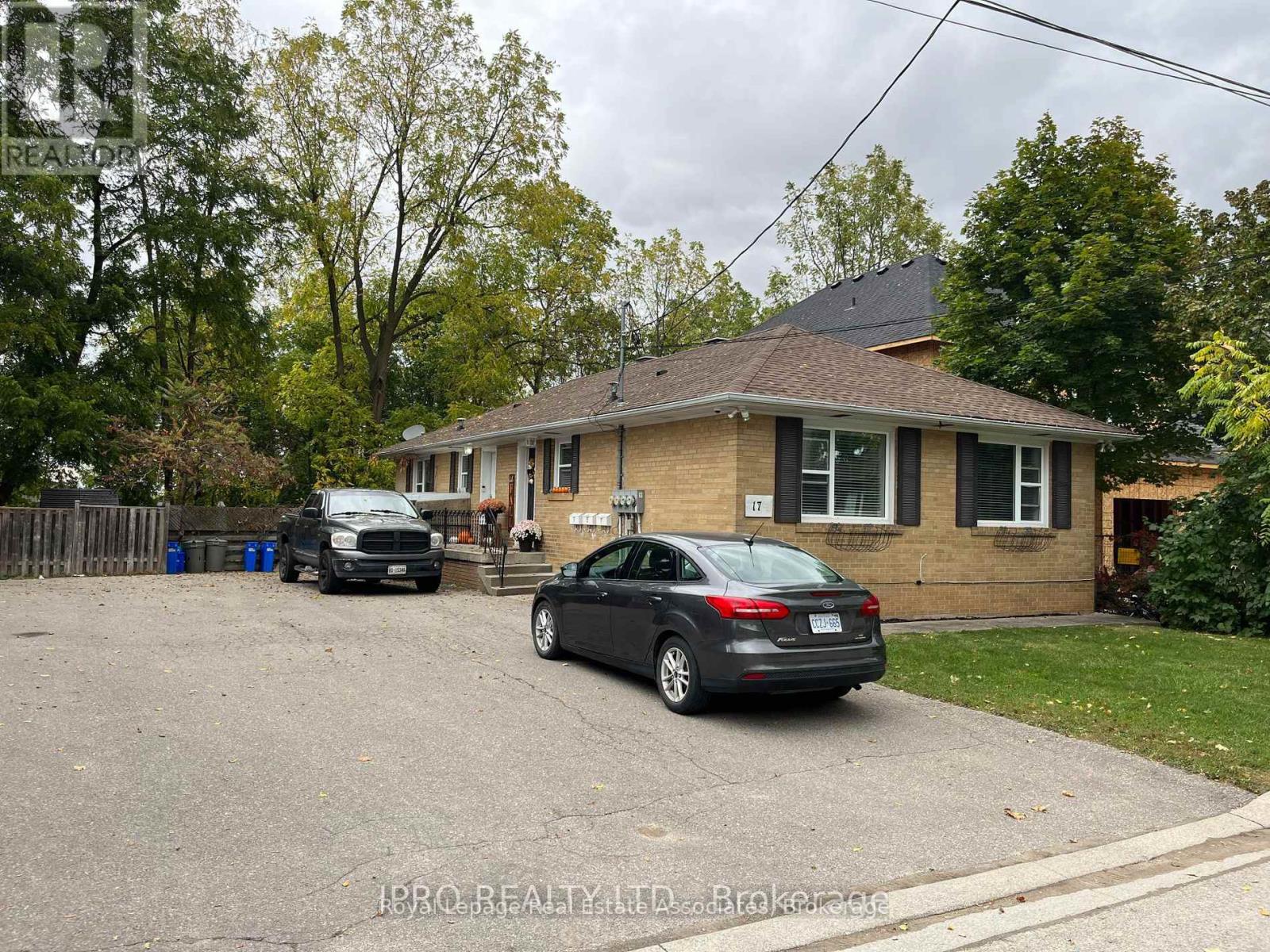 17 Academy Rd, Halton Hills, ON L7G 3N7