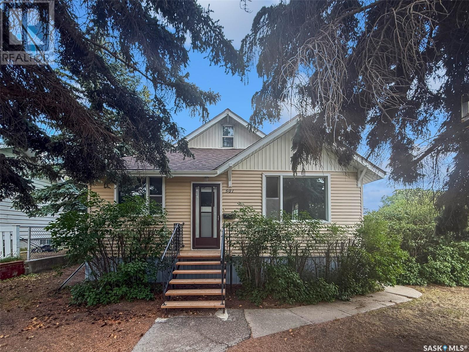 501 4 Avenue Northwest, Swift Current, SK S9H 0V5