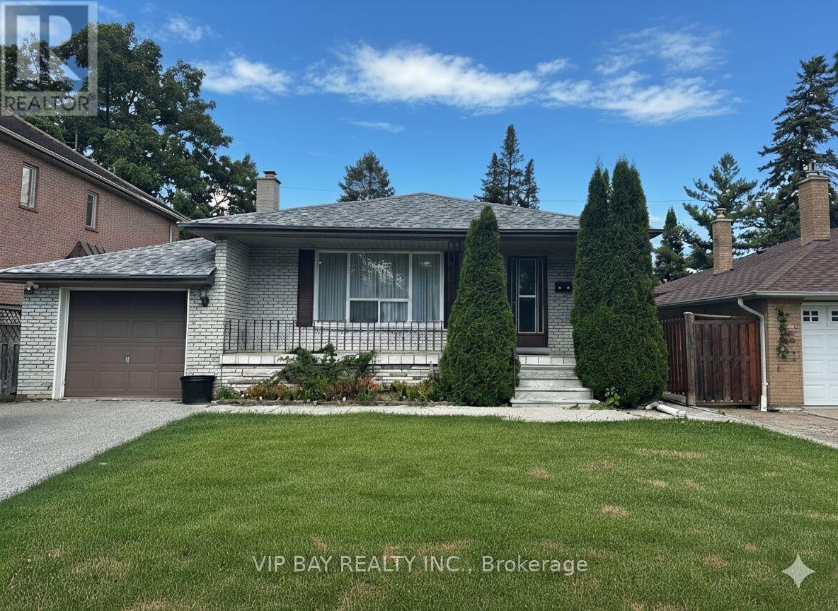 172 Pemberton Ave, Toronto, ON M2M 1Y8