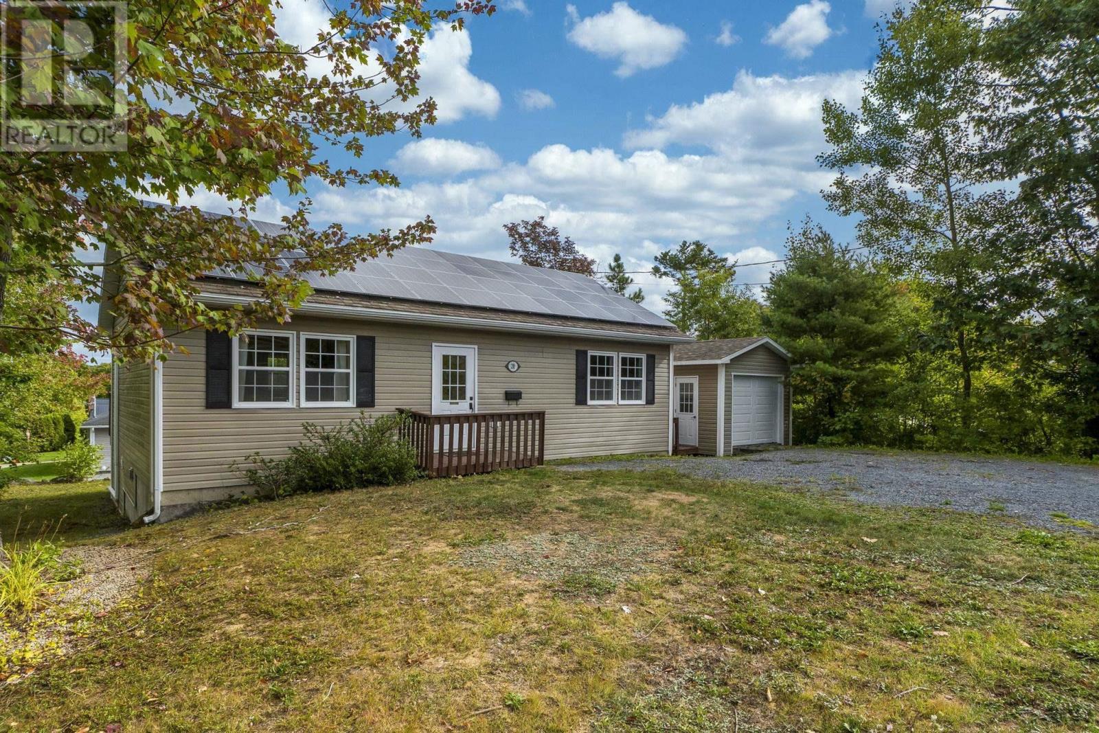 28 Forest Hill Rd, Bridgewater, NS B4V 1T8