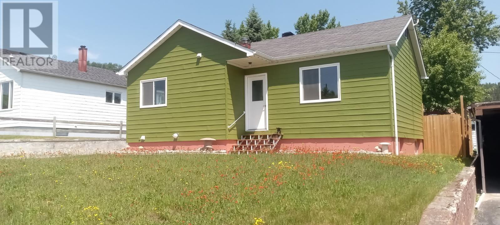 5 Falcon Dr, Manitouwadge, ON P0T 2C0