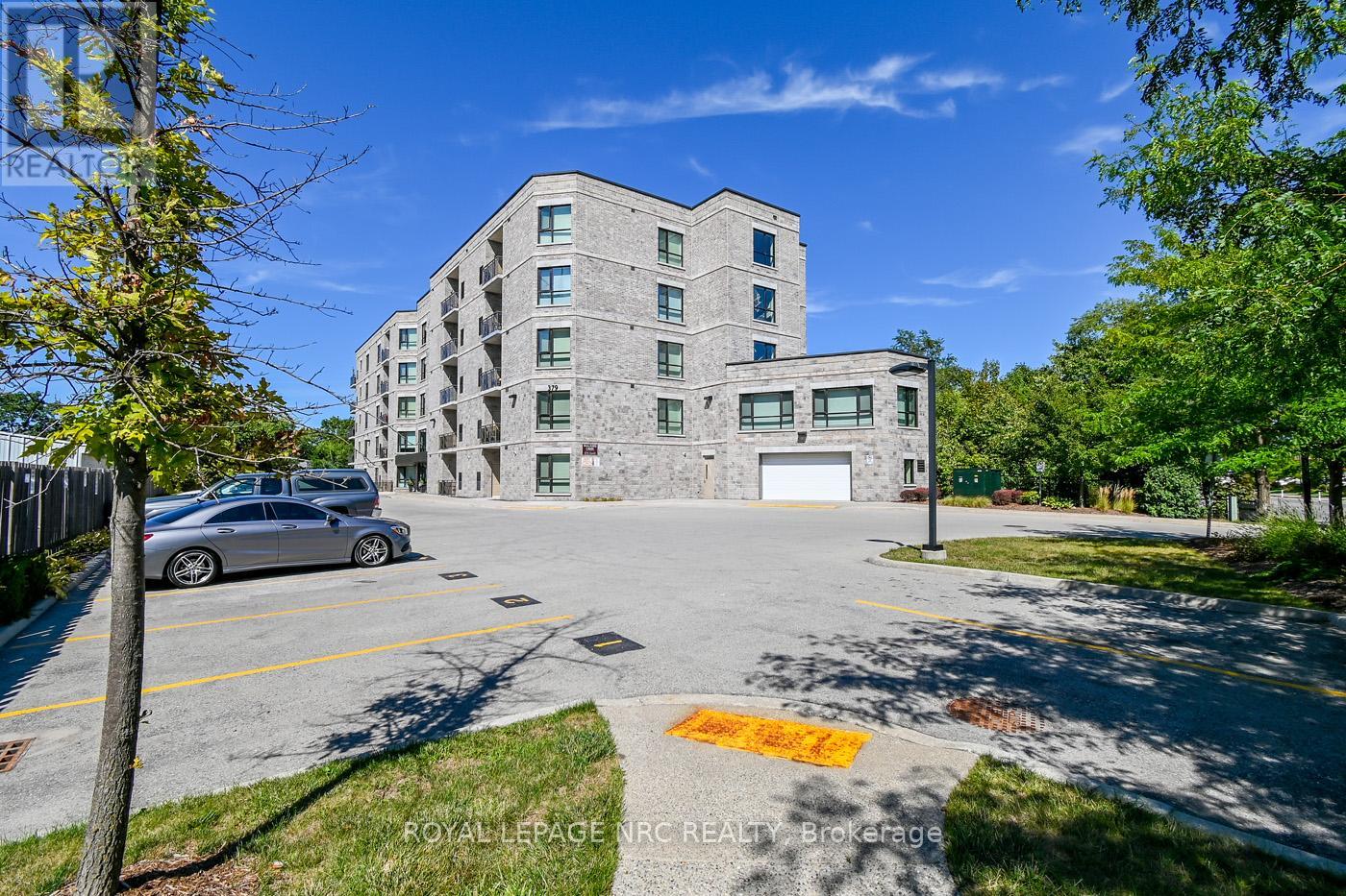 404 379 Scott St, St. Catharines, ON L2M 3W2