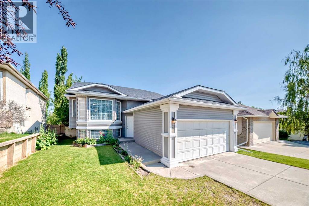 28 Harvest Oak Dr NE, Calgary, AB T3K 4E2