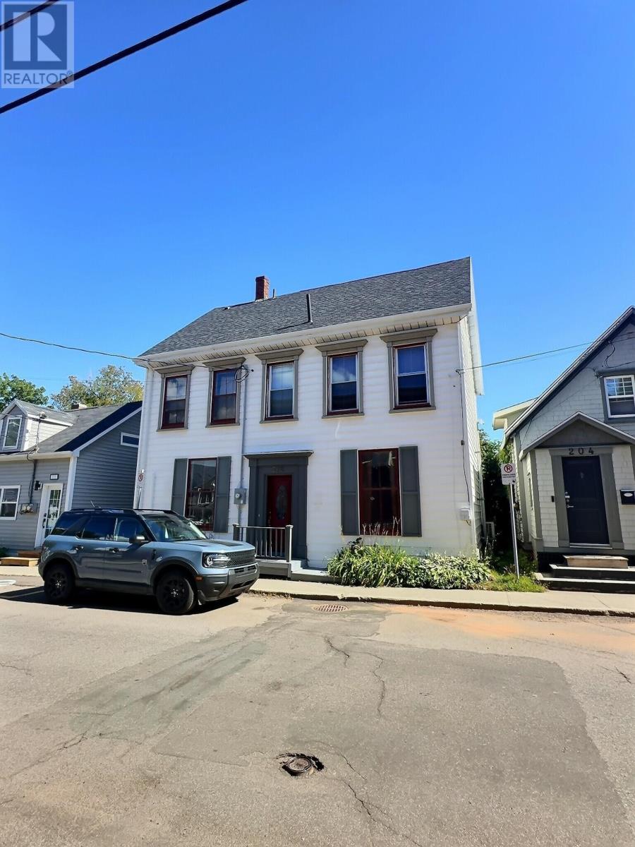 206 Sydney St, Charlottetown, PE C1A 1G8