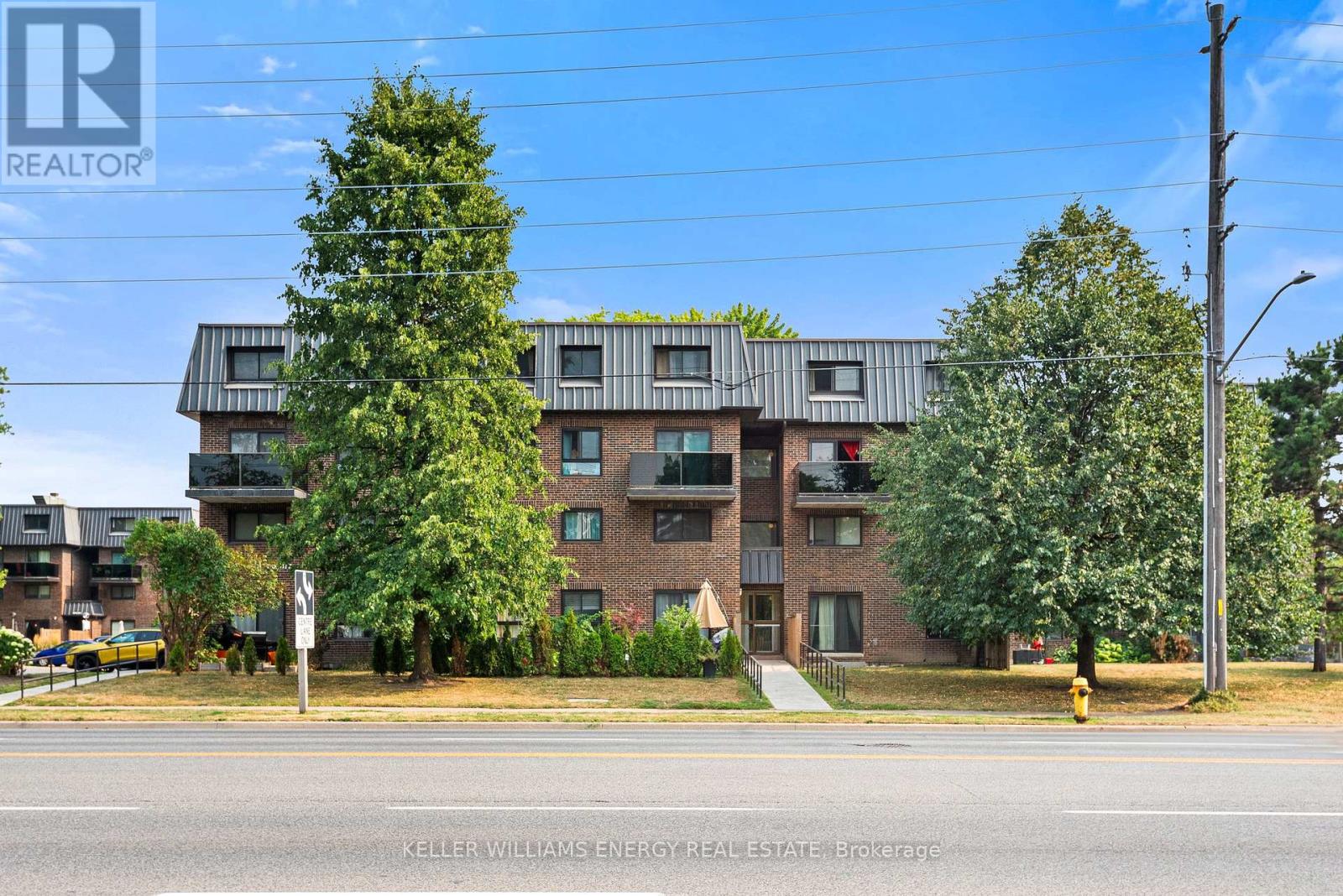 1 43 Taunton Rd E, Oshawa, ON L1G 3T6