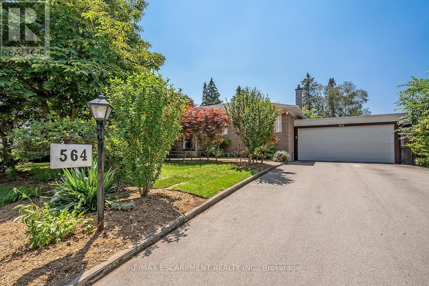 564 Maplehill Dr, Burlington, ON L7N 2W3