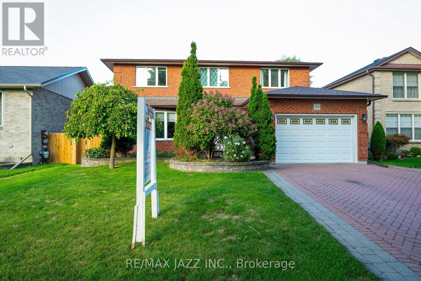 812 Waverly St N, Oshawa, ON L1J 7E5