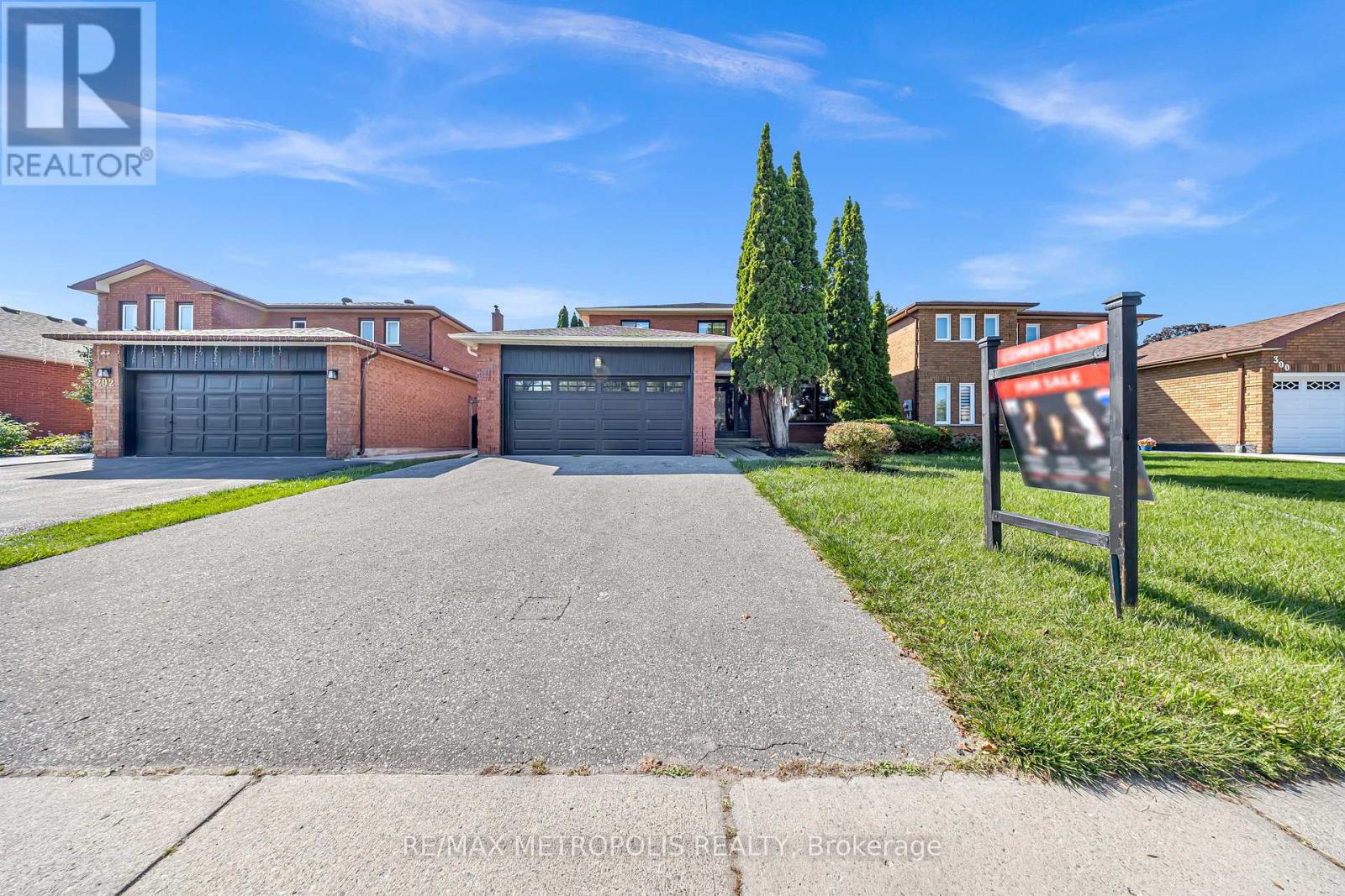 296 Thornton Rd N, Oshawa, ON L1J 6T7