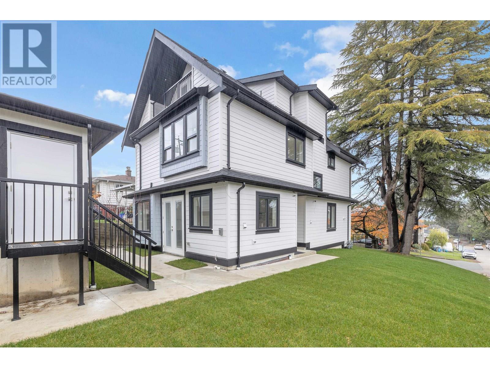 4325 Kamloops St, Vancouver, BC V5R 1M8