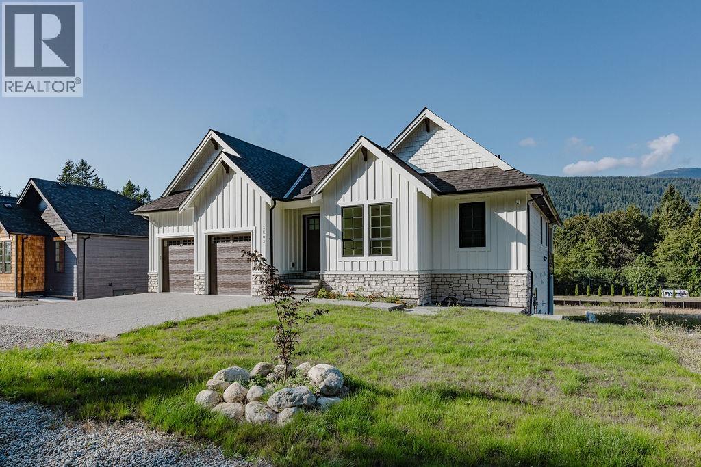 1203 Castle Rd, Gibsons, BC V0N 1V5