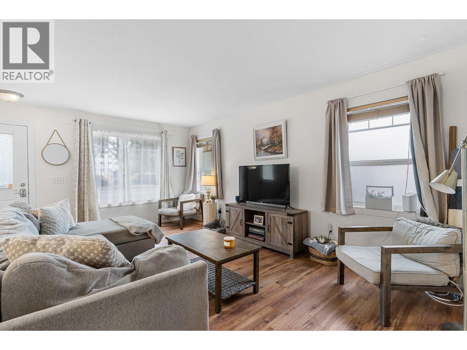 613 Sutherland Ave, Kelowna, BC V1Y 5X3