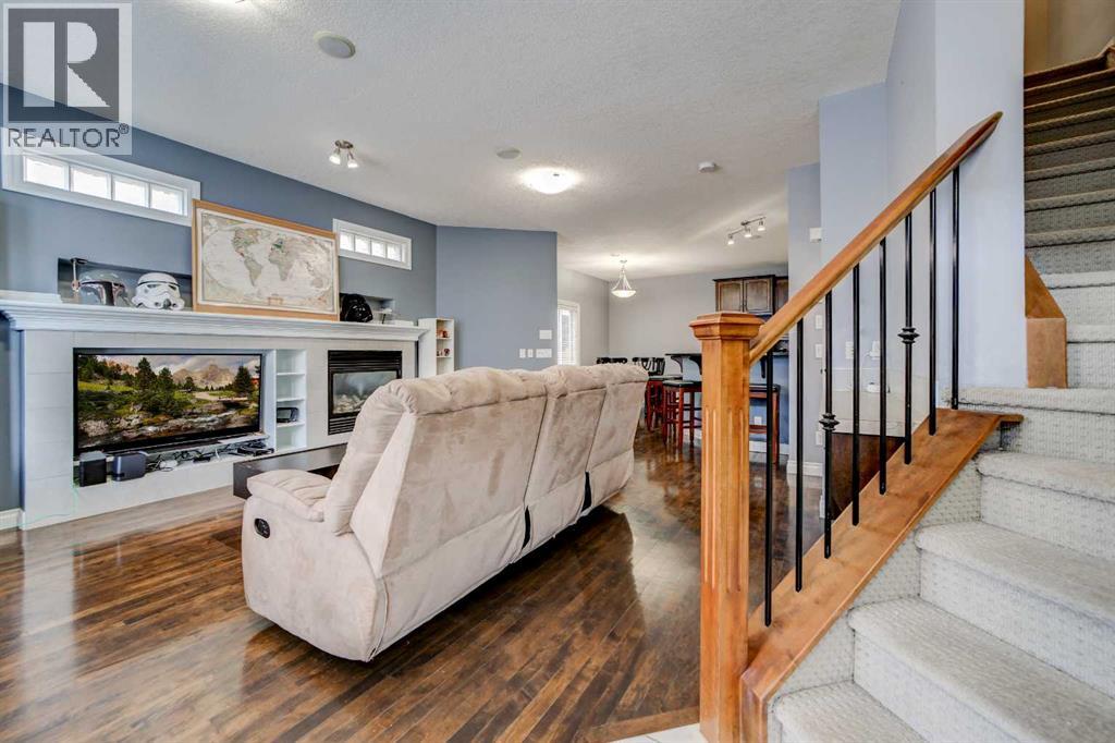 221 17 Avenue Northeast #2, Calgary, AB T2E 1L9
