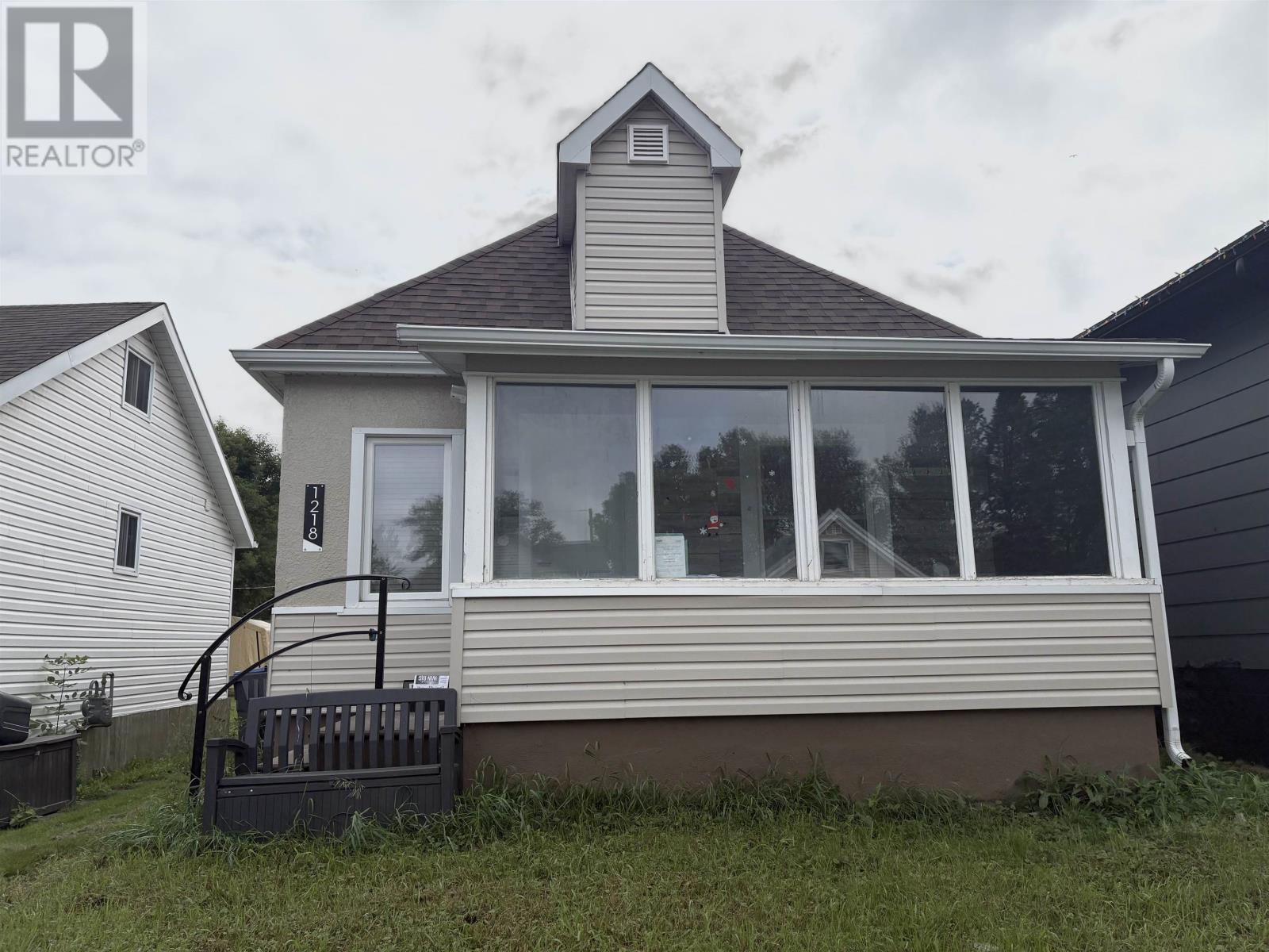 1218 Rosedale Ave, Thunder Bay, ON P7C 2L7