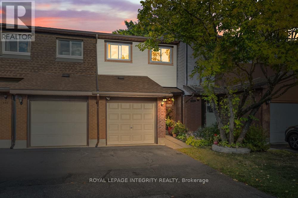 498 Sandhamn Private, Ottawa, ON K1T 2Z6