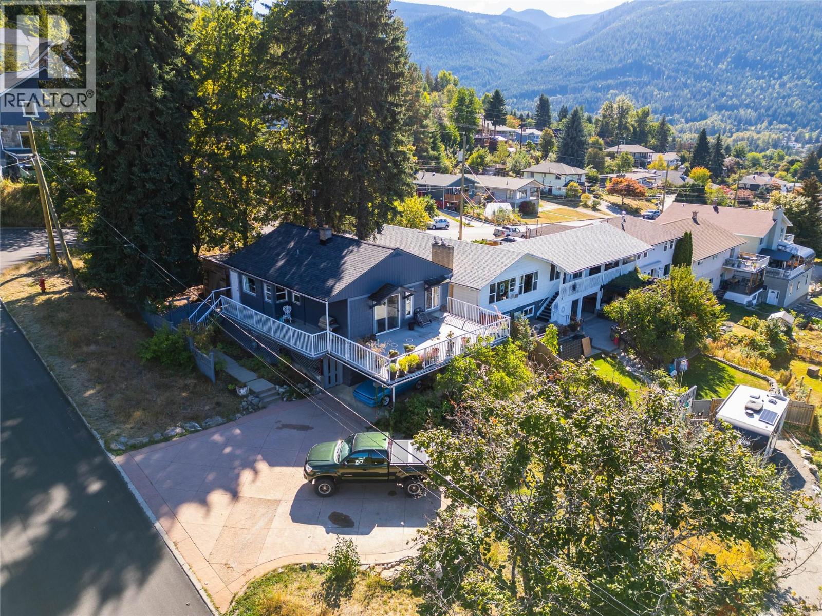 1524 Cedar St, Nelson, BC V1L 2G3