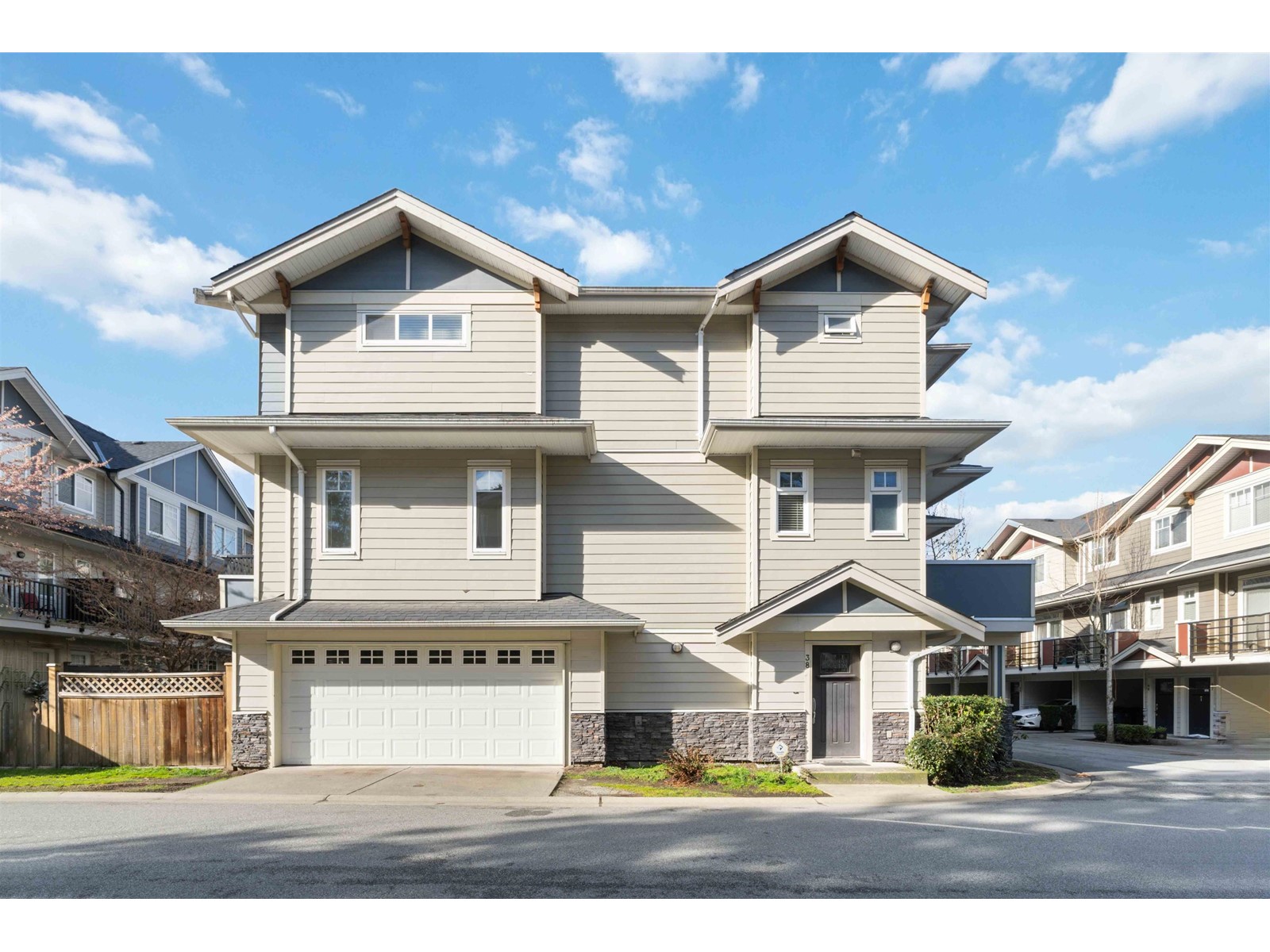 6383 140 Street Unit 38, Surrey, BC V3W 0E9