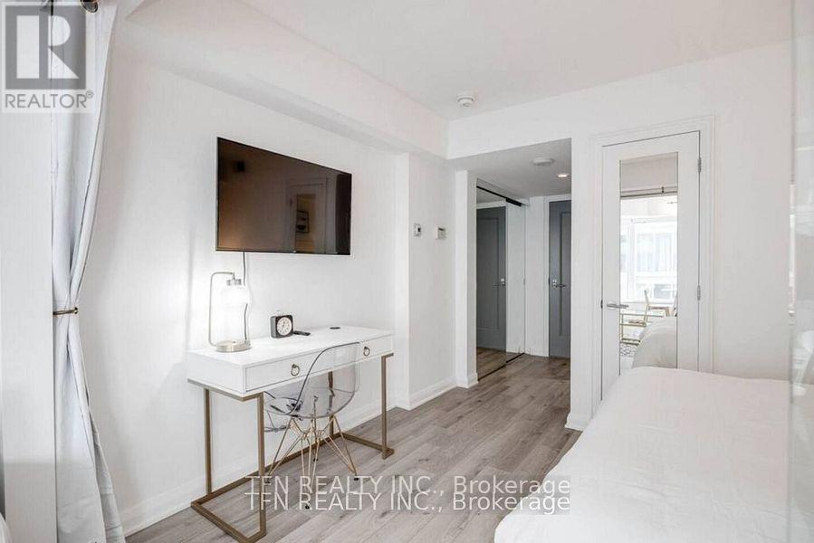 2910 155 Yorkville Ave, Toronto, ON M5R 0B4
