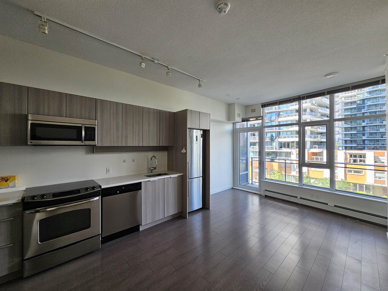13308 Central Avenue Unit 317, Surrey, BC V3T 0M4