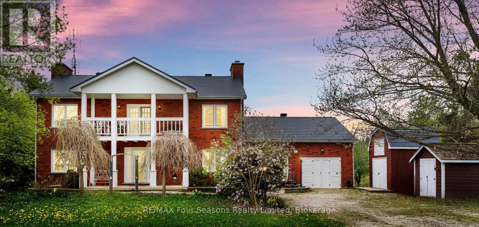 3 Sydenham Trl E, Clearview, ON L0M 1H0