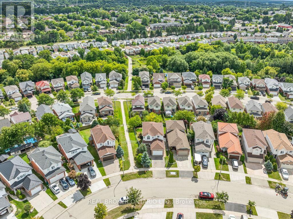 141 Hollyridge Cres, Kitchener, ON N2N 3L9