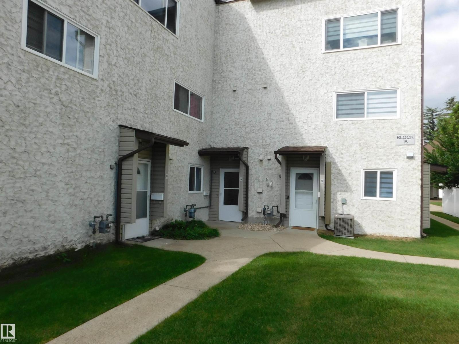 15 Meadowlark Vlg NW #e, Edmonton, AB T5R 5X3