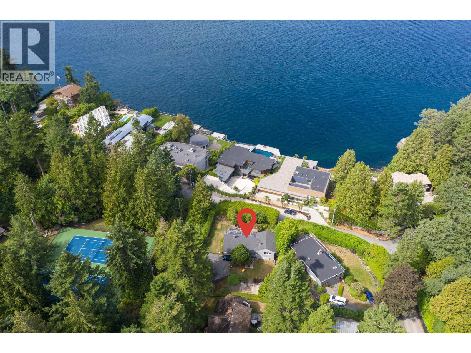 7195 Rockland Wynd, West Vancouver, BC V7W 2L2