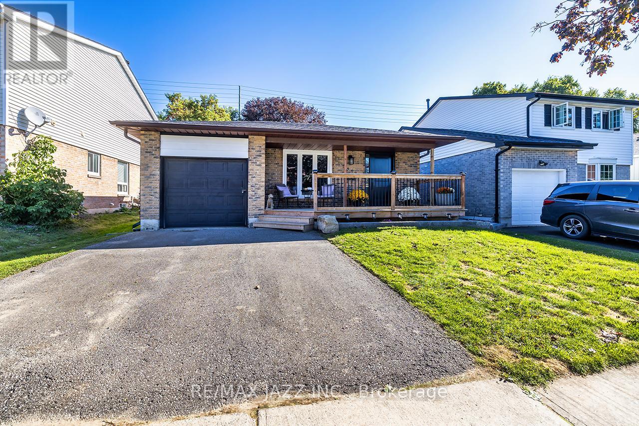 541 Galahad Dr, Oshawa, ON L1K 1L9
