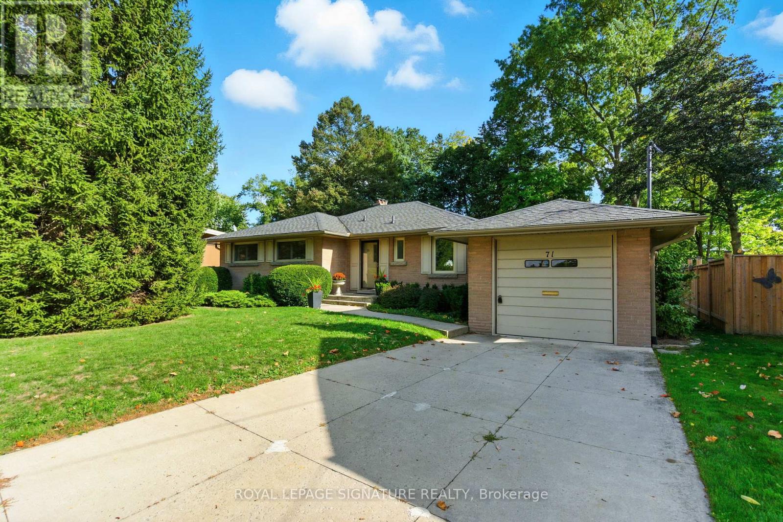 71 Grant Blvd, Hamilton, ON L9H 4L9