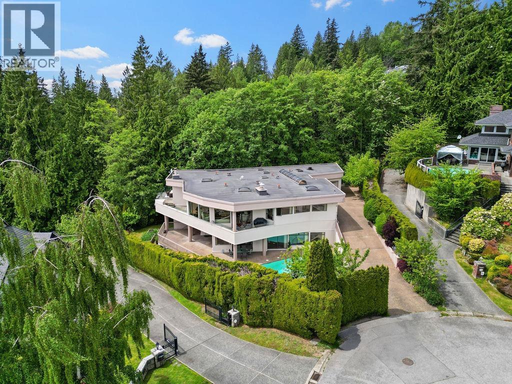 2490 Westhill Ct, West Vancouver, BC V7S 3A5