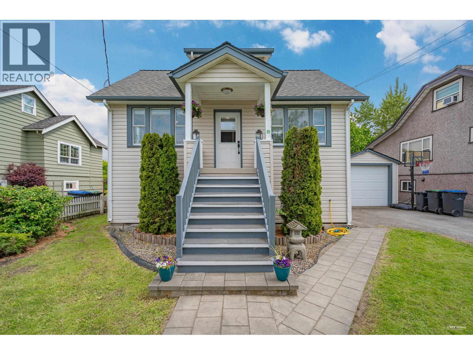 235 Pembina St, New Westminster, BC V3M 5J3