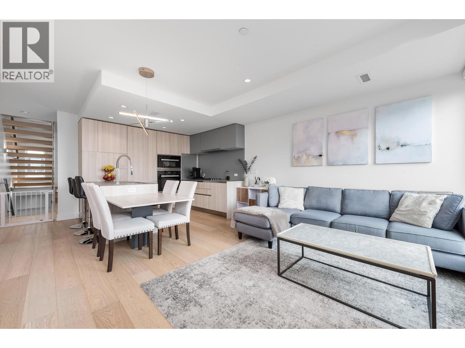 138 W Woodstock Ave, Vancouver, BC V5Y 0N1