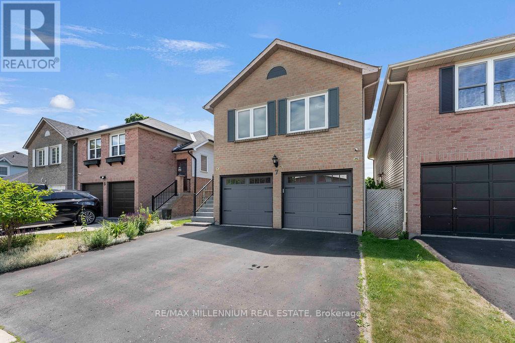 7 Empire Cres, Clarington, ON L1E 1E4
