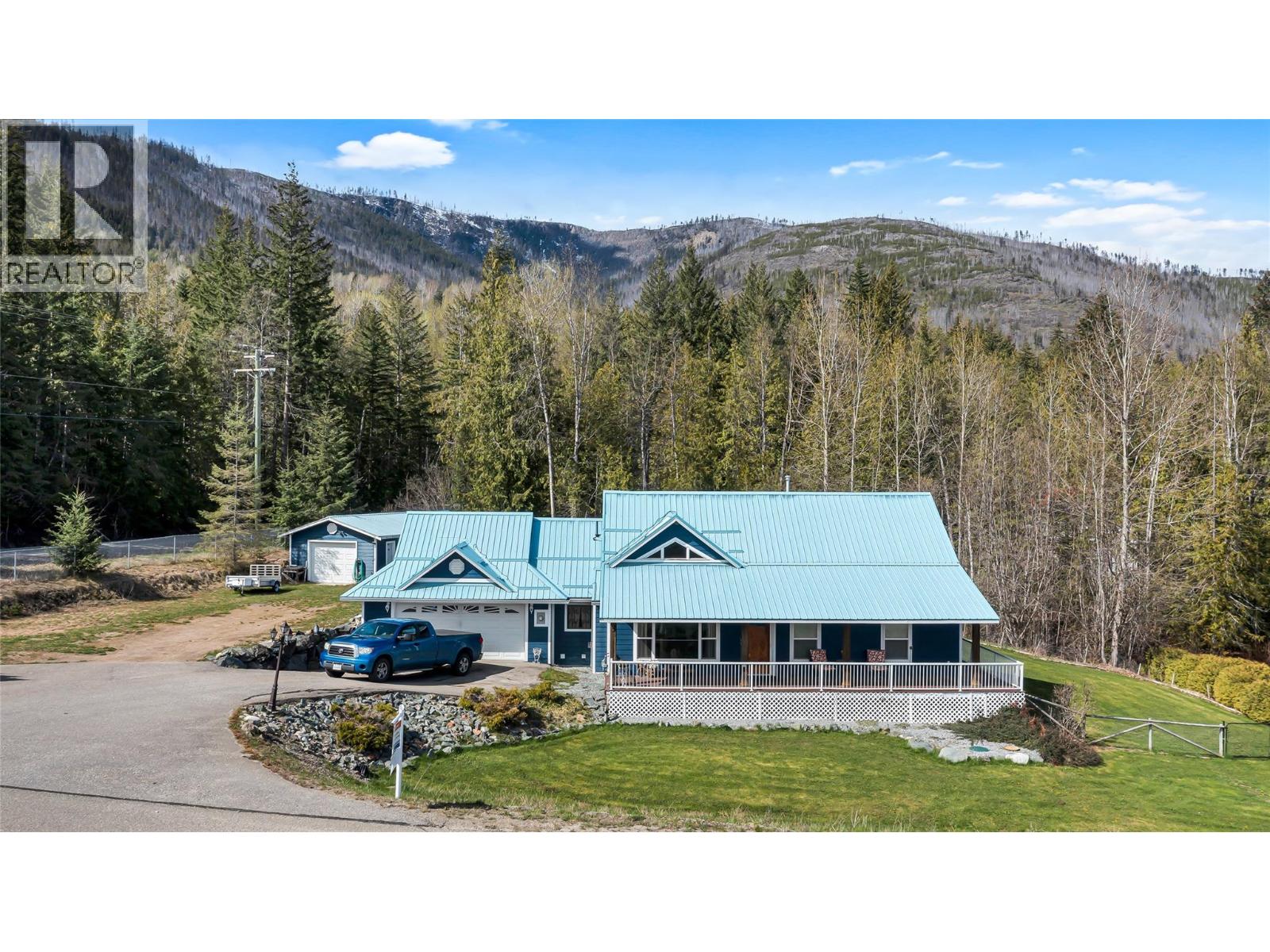 2104 Country Woods Rd, Sorrento, BC V0E 2W1