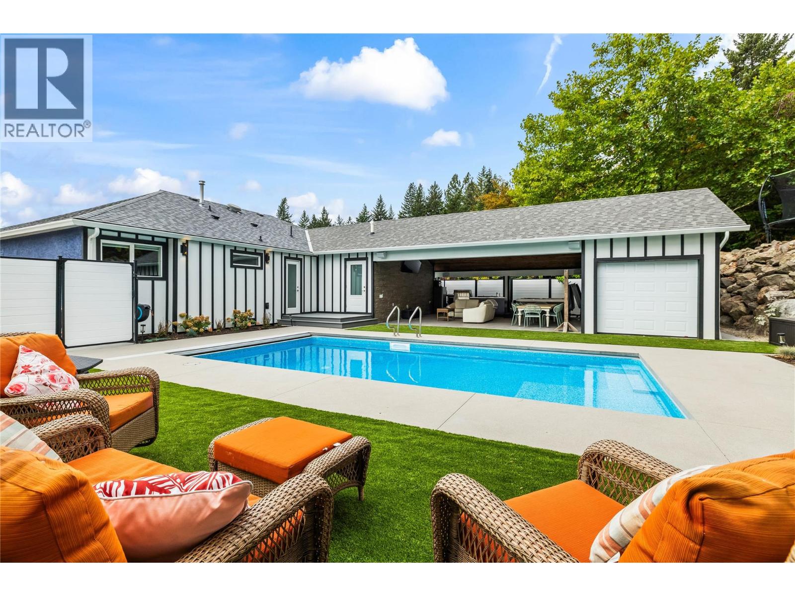 2336 Shannon Woods Dr, West Kelowna, BC V4T 2P1