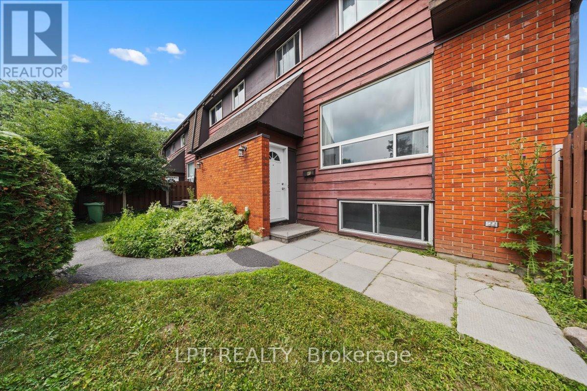 9 Banner Road #f, Ottawa, ON K2H 8T3