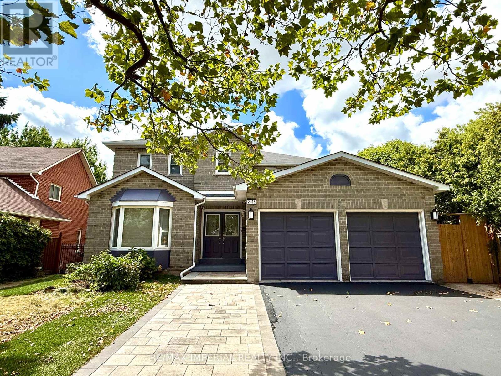 2128 Mayflower Blvd, Oakville, ON L6H 4E5