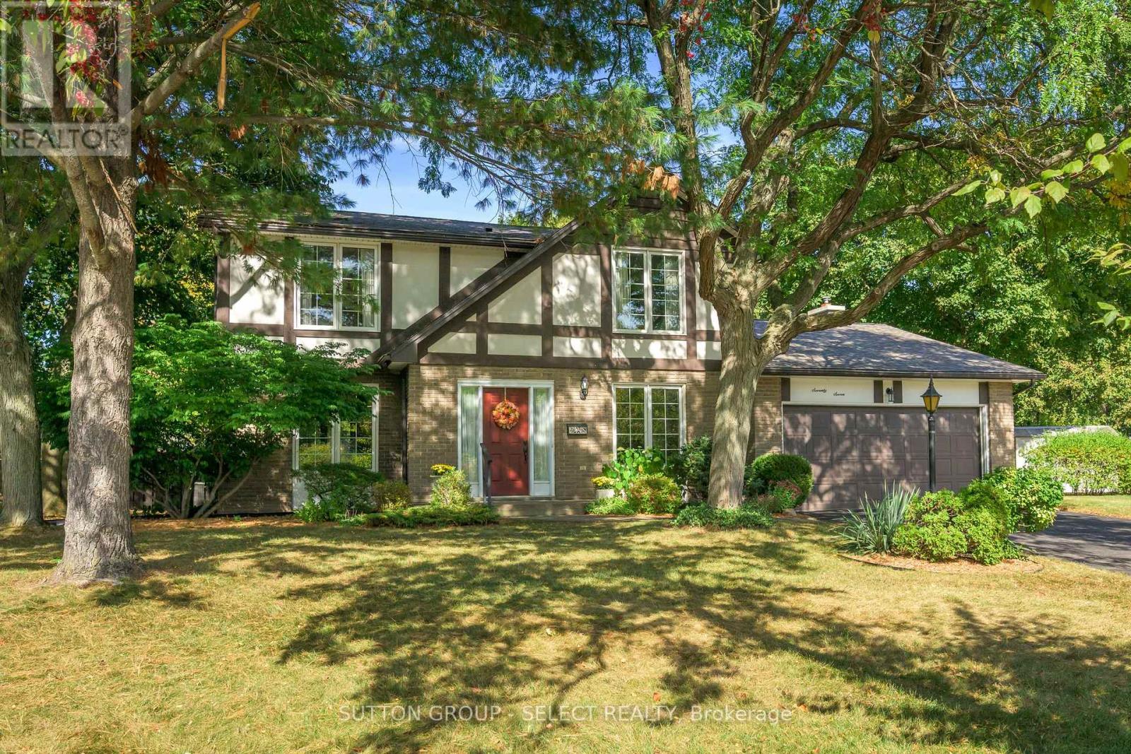 77 Hampton Ct, London, ON N6H 2P3