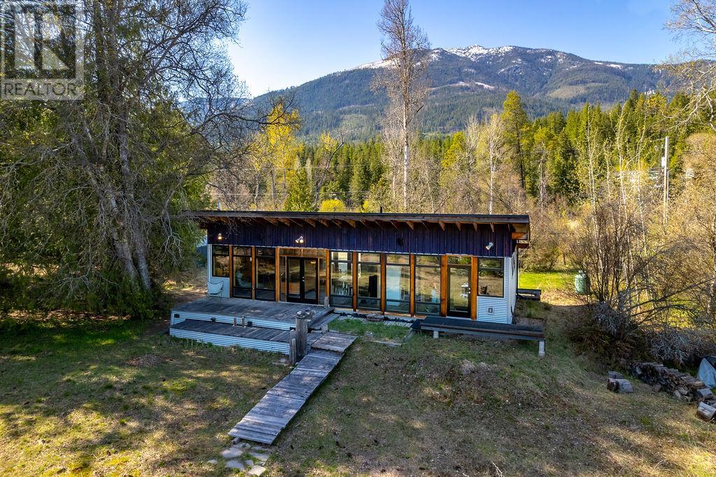 8902 Beach St, Nelson, BC V1L 6R5
