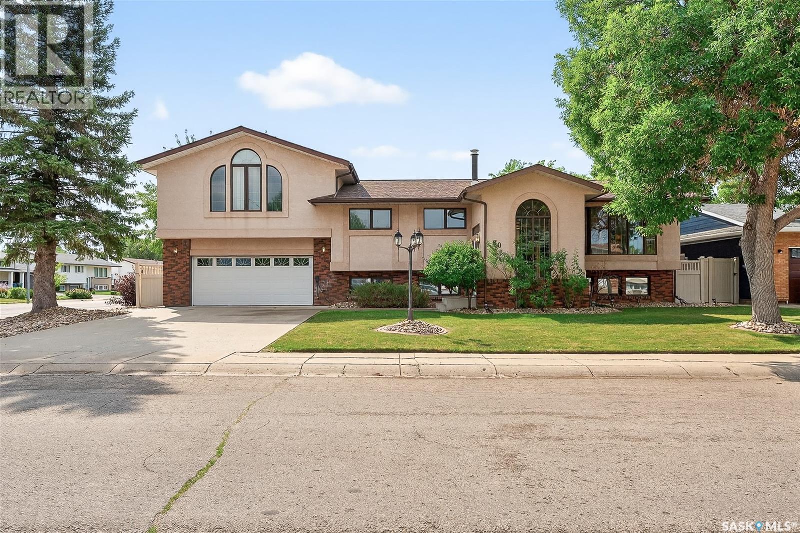 80 Bluebell Cres, Moose Jaw, SK S6J 1A2