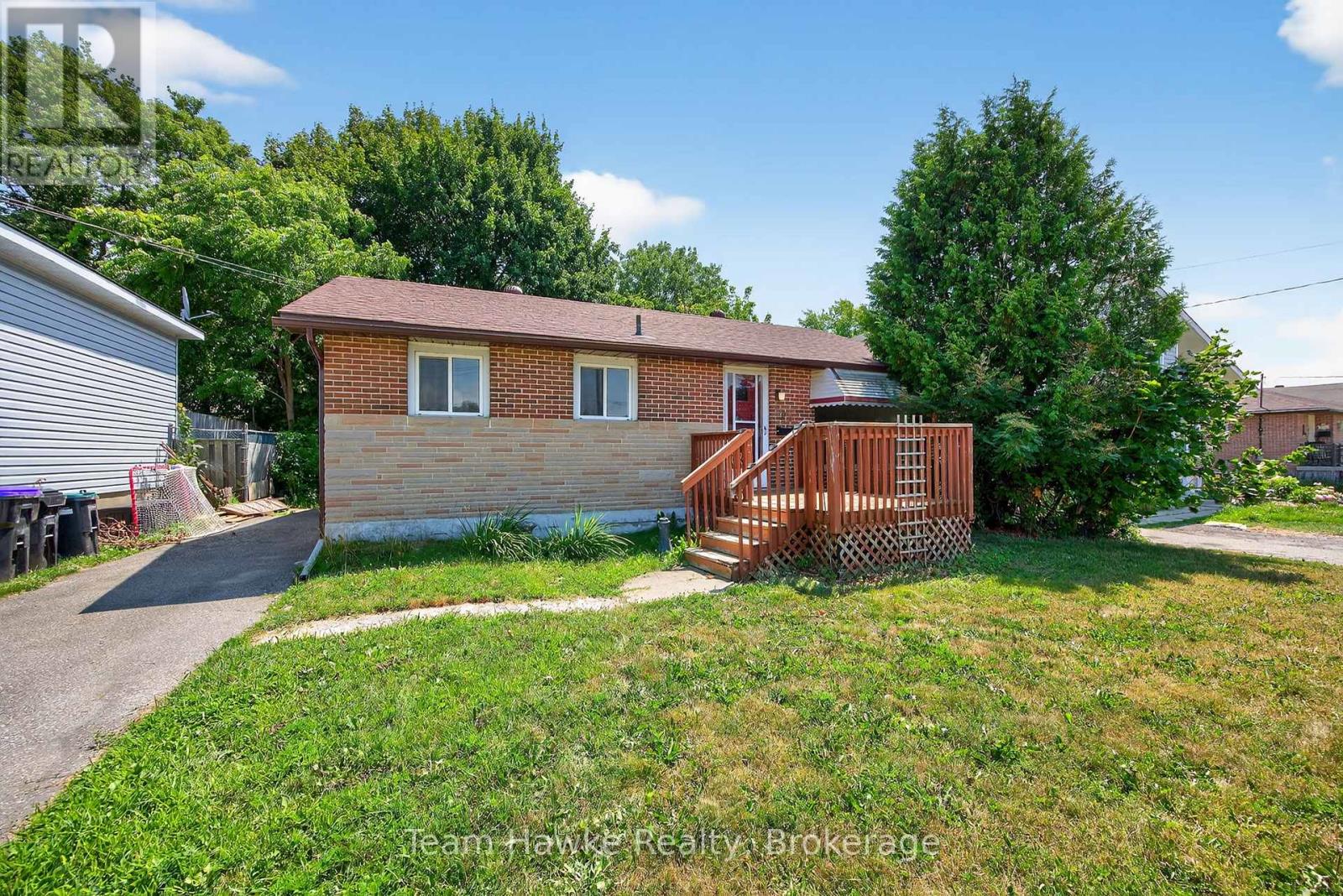 303 Scott St, Midland, ON L4R 2M9
