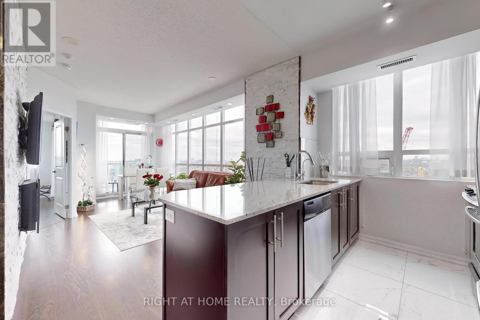 2415 125 Western Battery Rd, Toronto, ON M6K 3R8
