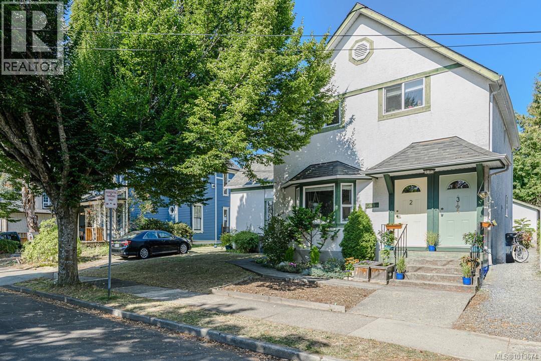 637 Pine St, Victoria, BC V9A 2Z9